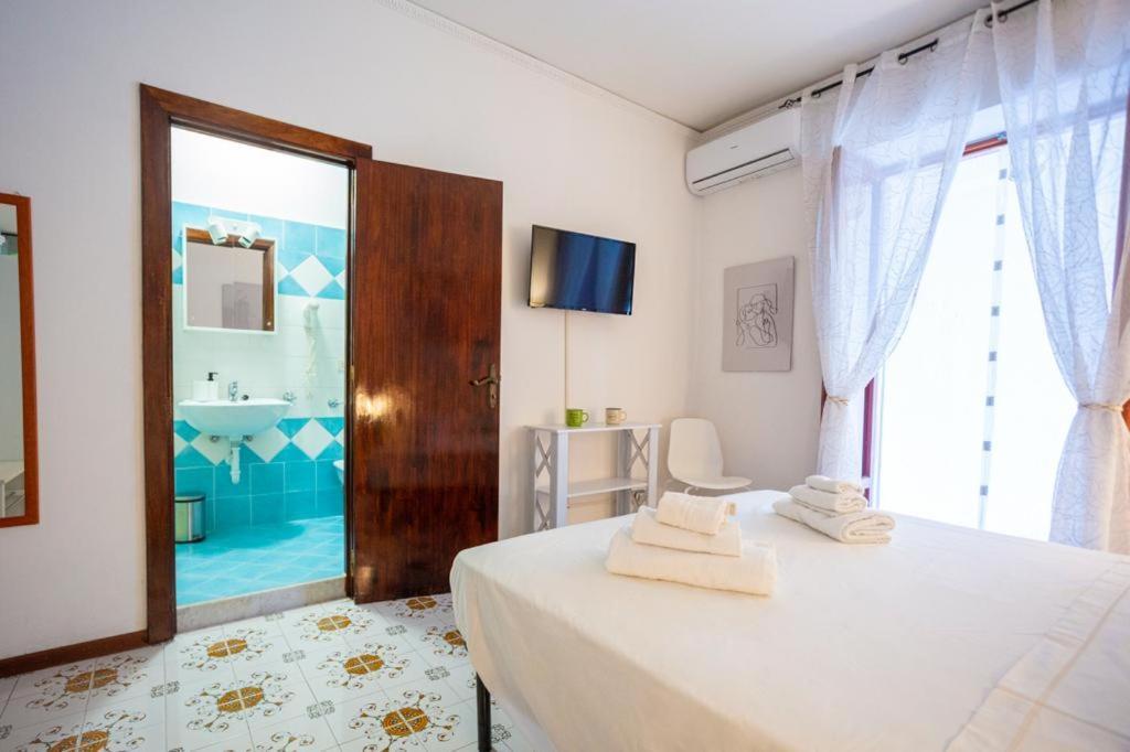 איסקיה Villa Rosa Rooms מראה חיצוני תמונה