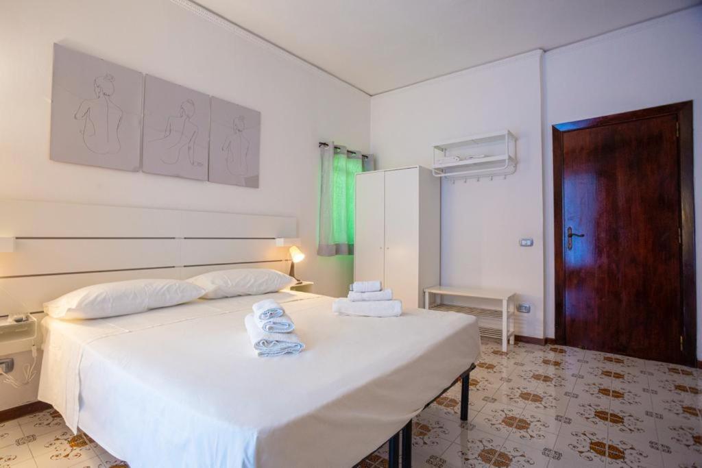 איסקיה Villa Rosa Rooms מראה חיצוני תמונה